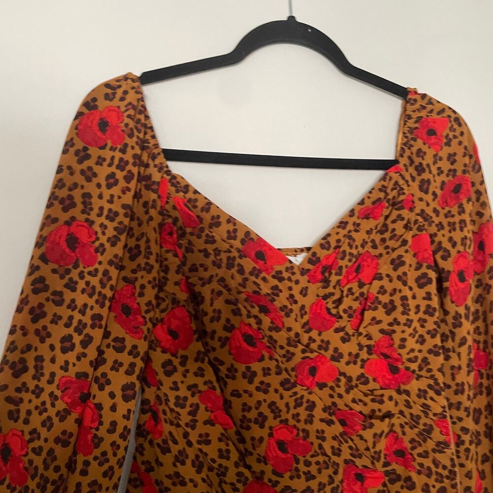 ASTR Animal Leopard Print Floral Shirred V-Neck Blouse Crop Top sz S - Picture 6 of 13